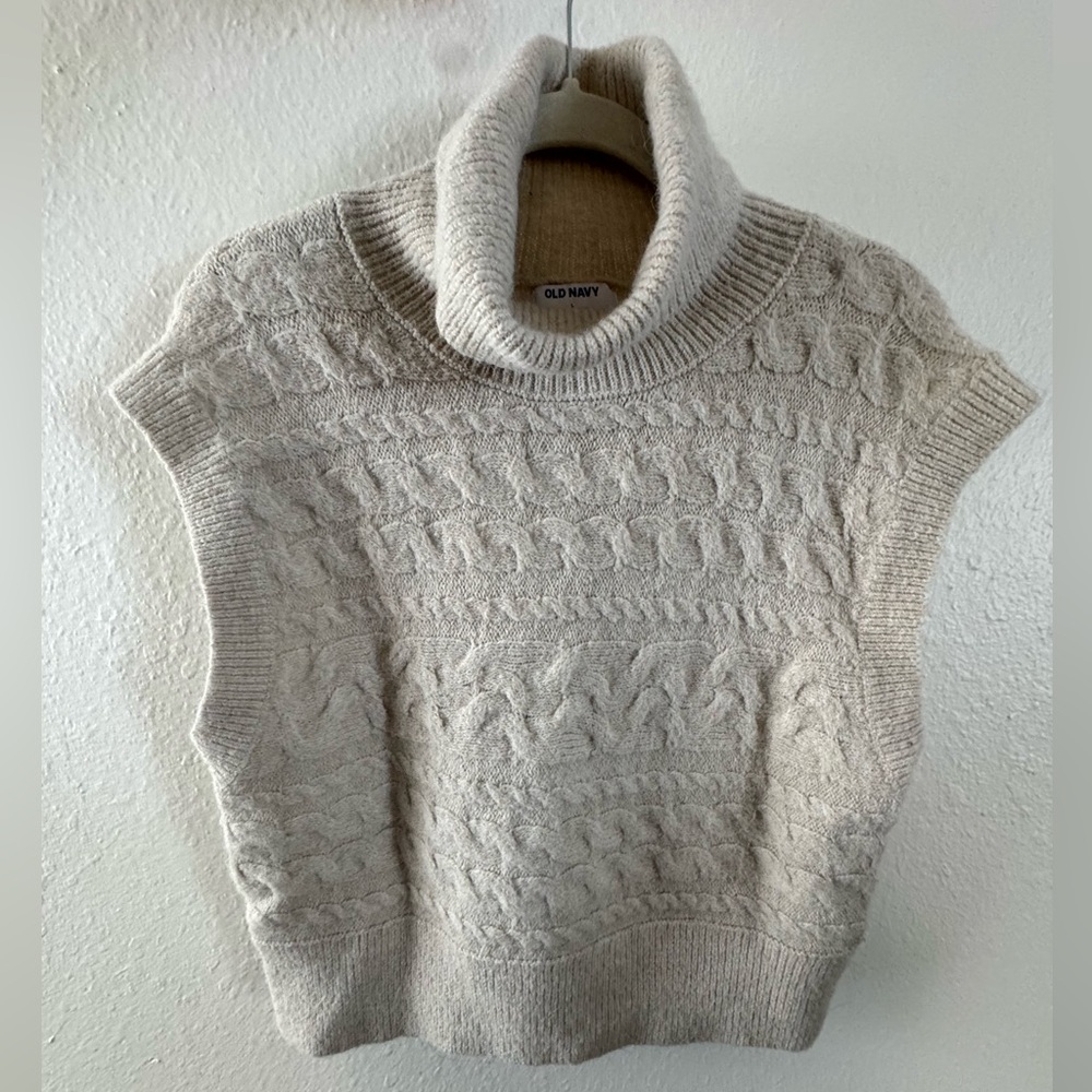 Old Navy Women's Cream Cable Knit Turtleneck Sweater Vest